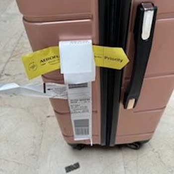 Adana Havaalanında Kırılan Valiz Ve Hiçbir İşlem Yapılmaması!