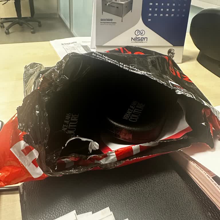 Boyner'in 4749₺ Değerindeki Terliği Gazete Kağıdı Gibi Kargolaması!