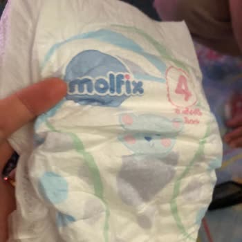 Molfix Bebek Bezi İçinden Siyah Cisim