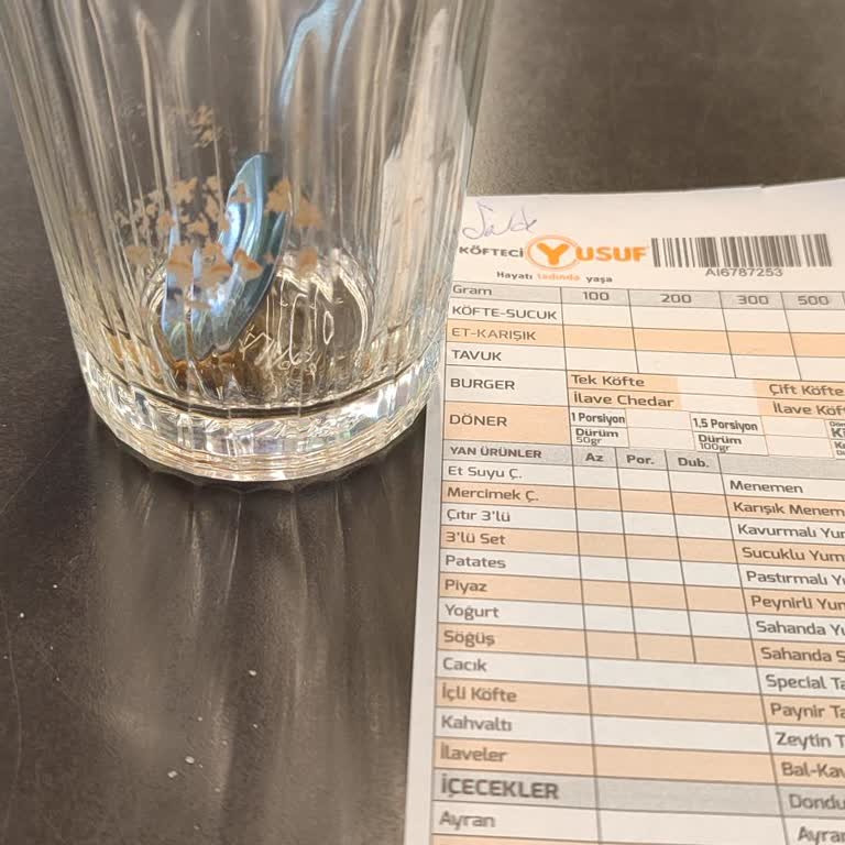 Köfteci Yusuf Çay Bardaklarının Pislik İçinde Olması