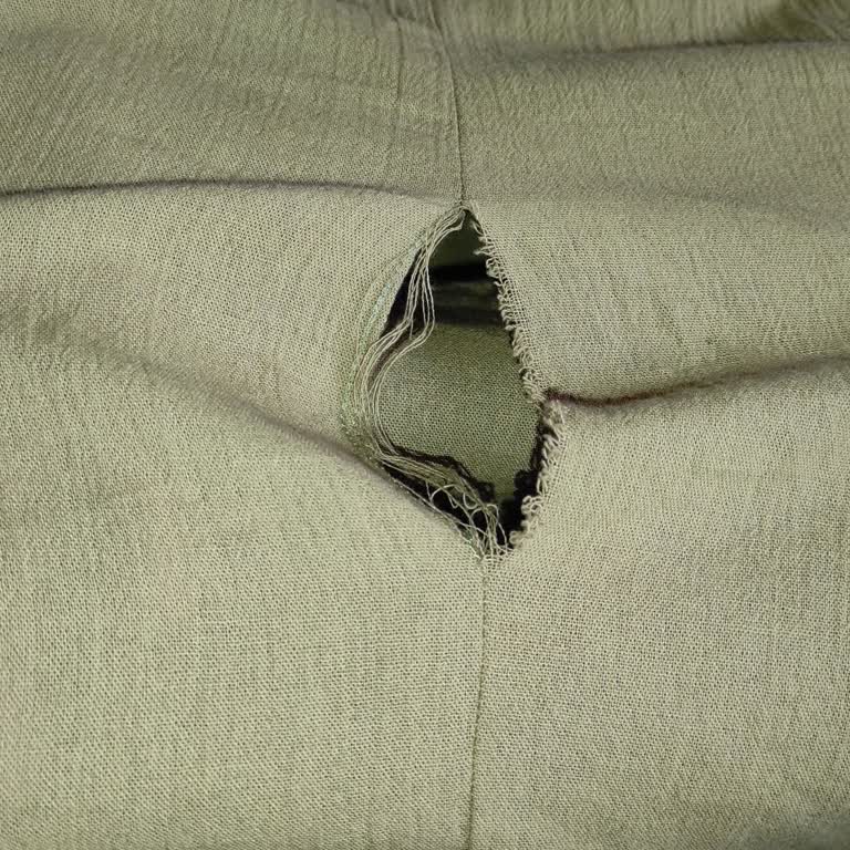 HE-QA by Esra Keskin Demir İlk Giyişte Dikişleri Açılan Ürün