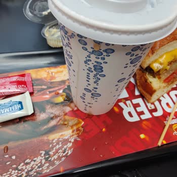 Dinameat Burger Eksik Gramaj Ve Kalitesiz Hizmet Deneyimi