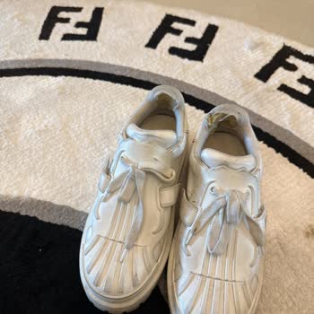 Dior Schuhe Innenfutter defekt, Umtausch verweigert und keine Rückmeldung erhalten