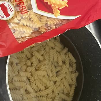 Filiz Makarna Kurtlu Ve Böcekli Çıkıyor