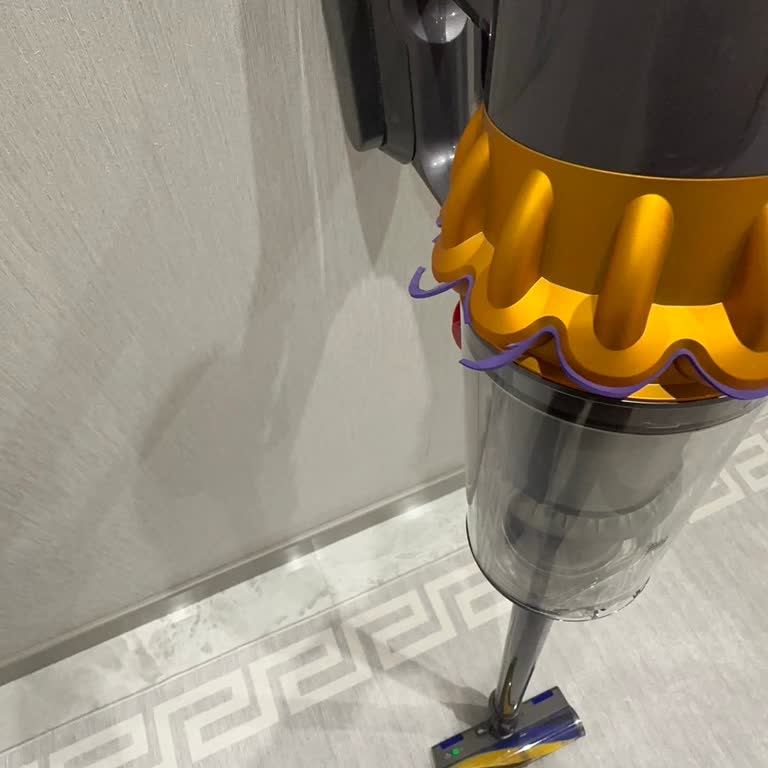 Dyson V15 Süpürge Gövdesindeki Silikon Sorunu
