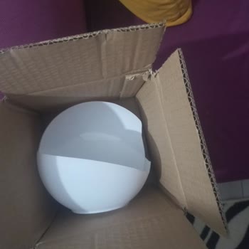 Sürat Kargo Kırılacak Malzemelerin Üzerine Ayakla Basıyor