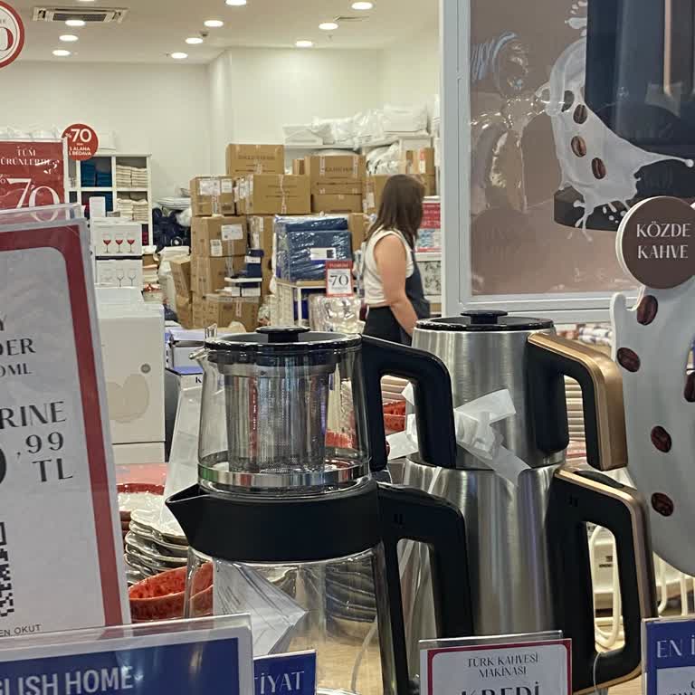 Bozüyük Sarar AVM English Home Çalışanlar Ürünleri Kendilerine Alıyor