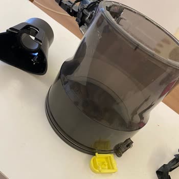 Fakir HSA Stone 4048 Dust Container Keeps Breaking and Battery Clips Are Jamming