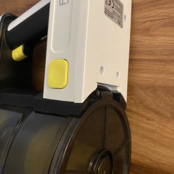 Fakir HSA Stone 4048 Dust Container Keeps Breaking and Battery Clips Are Jamming