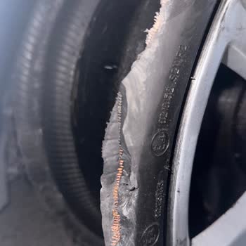 Bridgestone 90 Km Hızda Parçalanan Lastik
