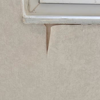 Öğütçü Yapı Halen İskan Almak İçin Bina Yöneticisi Ve Sakinleri Uğraşmakta