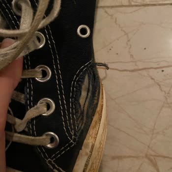 Converse Ayakkabıda Dikiş Sorunu
