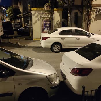 Esenler Belediyesi Kaldırımların Amacı Dışında Kullanımı Ve Mantar Konulması