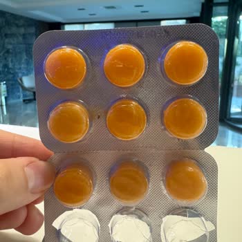 Mega Farma Sağlık Bakanlığına Şikayet Boğaz Pastil İçerisinde Ölmüş Karınca