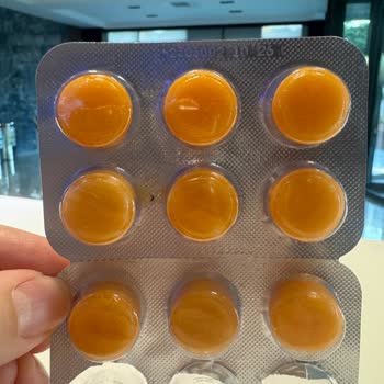 Mega Farma Sağlık Bakanlığına Şikayet Boğaz Pastil İçerisinde Ölmüş Karınca