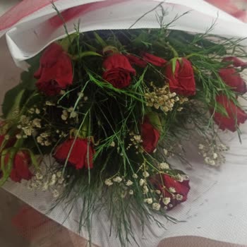 Çiçek Sepeti Görselle Uyuşmayan Küçük Güller Ve Yetersiz Müşteri Hizmeti