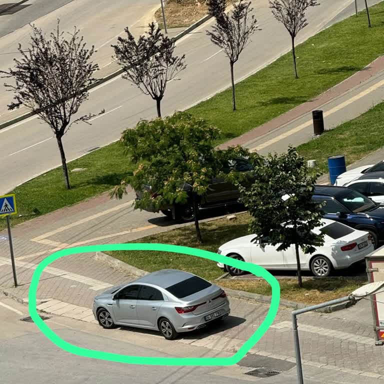 Bursa Büyükşehir Belediyesi Kaldırıma Park Eden Araçlar Yayaları Mağdur Ediyor