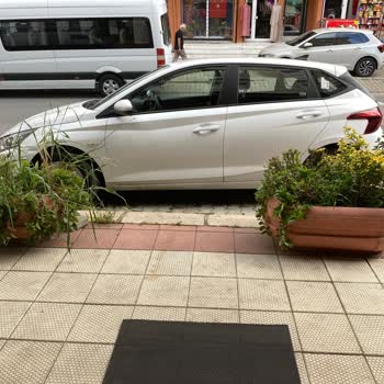 Dükkan Önüne Tiktak Araç Parkediyor Beni Mağdur Ediyor