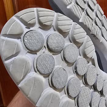 Derimod Ayakkabı Taban Dan Su Alıyor.