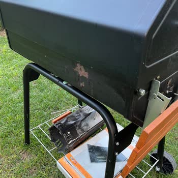 Guruss Barbekü Mangal Ürününün Paslanması Ve Boyasının Dökülmesi