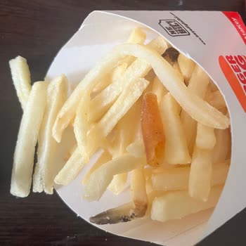 Burger King Soğuk Ve Kötü Görünümlü Patatesler