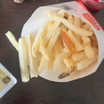 Burger King Soğuk Ve Kötü Görünümlü Patatesler