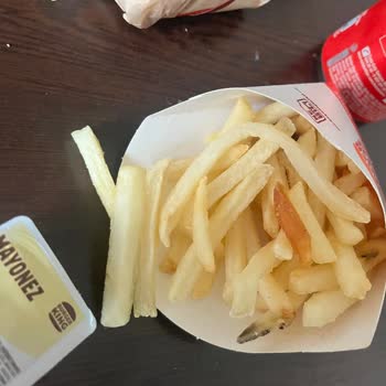 Burger King Soğuk Ve Kötü Görünümlü Patatesler
