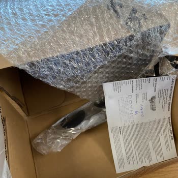 Hugo Boss Sonnenbrille von Boyner ohne Etui und Reinigungstuch geliefert, Nachlieferung gefordert