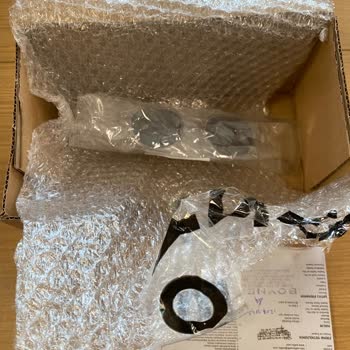 Hugo Boss Sonnenbrille von Boyner ohne Etui und Reinigungstuch geliefert, Nachlieferung gefordert