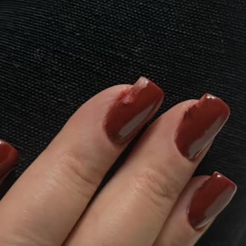 Nailport Karaköy Karaköy'de Hayal Kırıklığı: Protez Tırnak Hizmeti