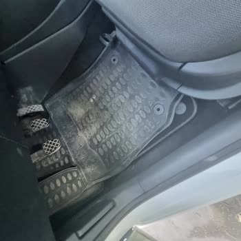 Avek Otomotiv Servis Yetkili Serviste Hayal Kırıklığı: Kirli Ve Eksik Tamir