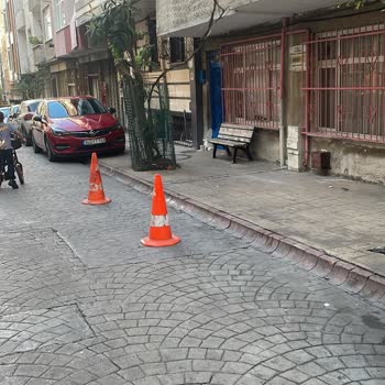 Esenler Belediyesi Kaldırımların Ve Park Yerlerinin İşgali Konusunda Mağduriyet