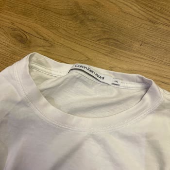 Calvin Klein Tişörtlerinin Kalitesi Hakkında Önemli Uyarı