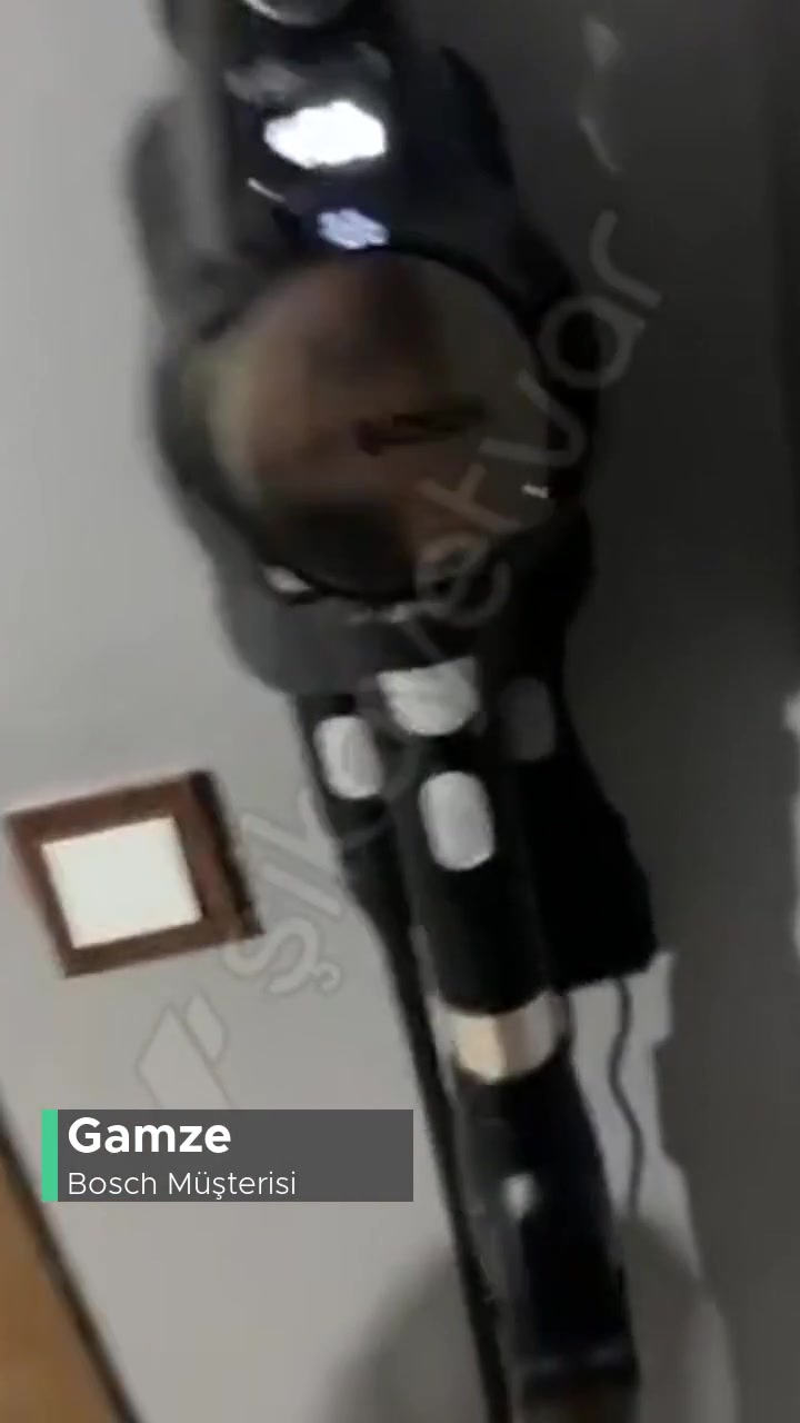 Bosch Unlimited 7 Dikey Süpürge Süpürdüklerini Kapatınca Geri Atıyor! videonun kapak resmi