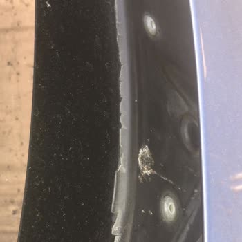 BMW F30 316i M Sport 2015 Ön Cam Fitili Çürümesi