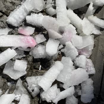 Uğur Soğutma Derin Dondurucuda Boya Problemi Ve Yetersiz Servis Hizmeti