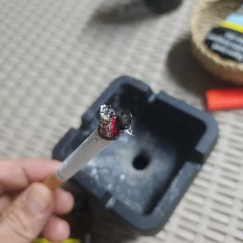 Marlboro Touch Sürekli Yakınca Tütün Düşüyor