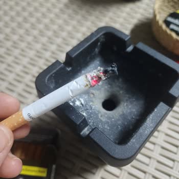 Marlboro Touch Sürekli Yakınca Tütün Düşüyor