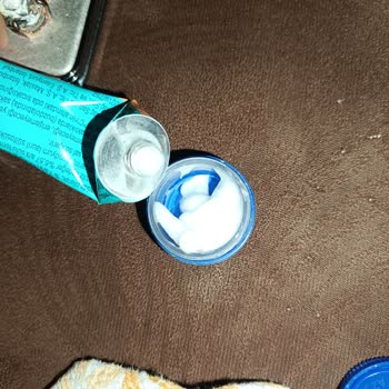 Abdi İbrahim Clozaril Tüpünden Tüm Kremin Dışarı Akması