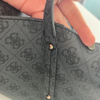 Guess Marka Çanta Kısa Sürede Yıprandı Ve Mağaza İlgisizliği