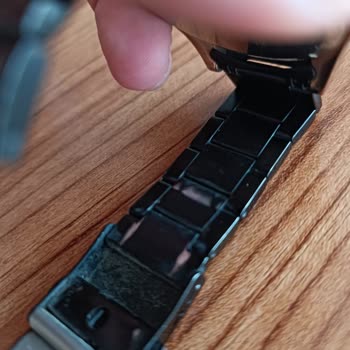 Essence Marka Saat Kordon Boya Atması