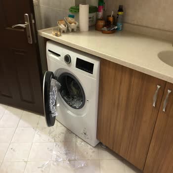 Bosch Çamaşır Makinesi Kapak İç Camının Patlaması