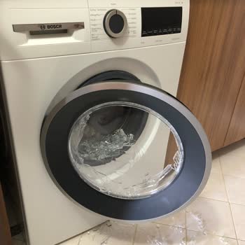 Bosch Çamaşır Makinesi Kapak İç Camının Patlaması