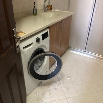 Bosch Çamaşır Makinesi Kapak İç Camının Patlaması