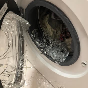 Bosch Çamaşır Makinesi Kapak İç Camının Patlaması