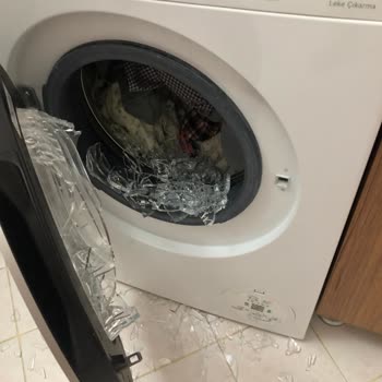 Bosch Çamaşır Makinesi Kapak İç Camının Patlaması