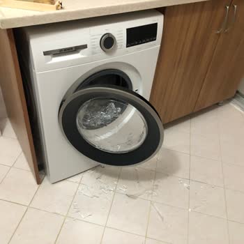 Bosch Çamaşır Makinesi Kapak İç Camının Patlaması