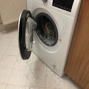 Bosch Çamaşır Makinesi Kapak İç Camının Patlaması
