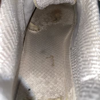 Sketchers Garantili, Hasarlı Ayakkabılar İçin Hiçbir Sorunu Çözmüyor