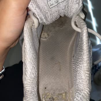 Sketchers Garantili, Hasarlı Ayakkabılar İçin Hiçbir Sorunu Çözmüyor